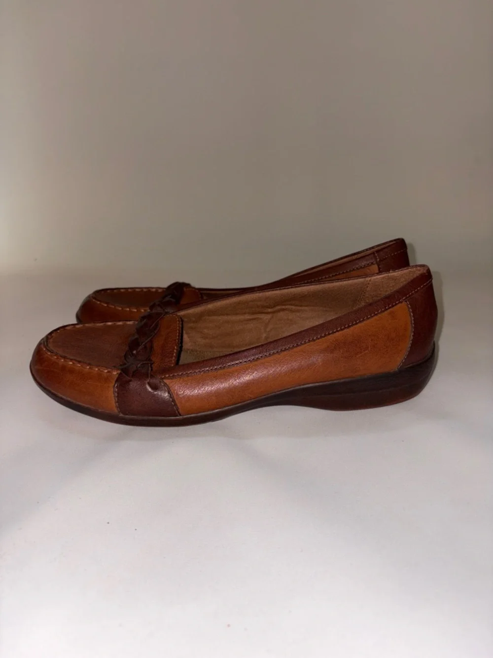 Clarks‎ Two-Tone Brown Leather Braided Moccasin Flats Size 9.5